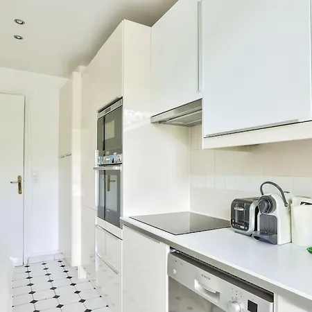 Superb Parisian 1 Bed Flat 10min From Eiffel Tower * Parigi